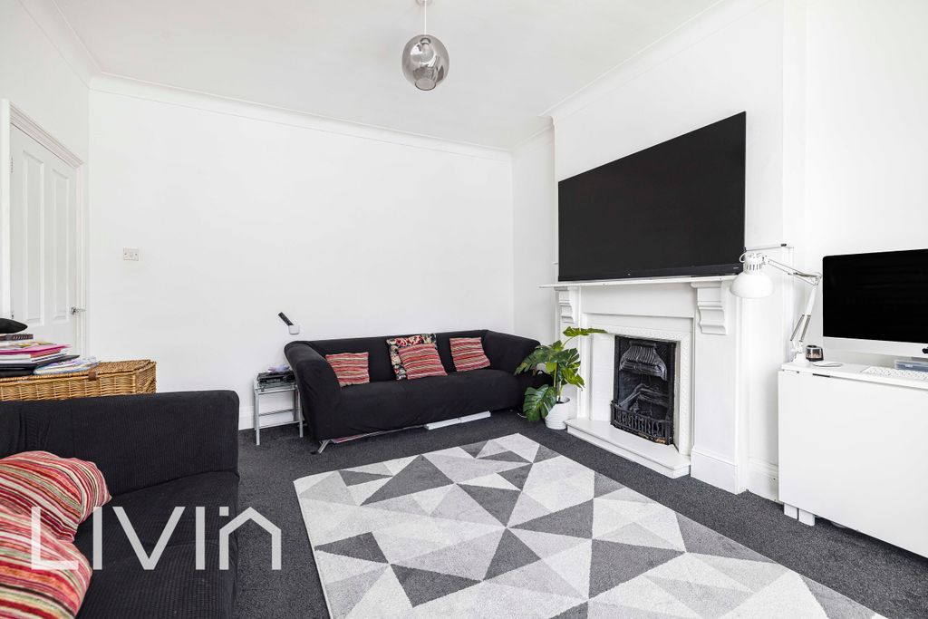 Property photo 3 of 14 120A7059