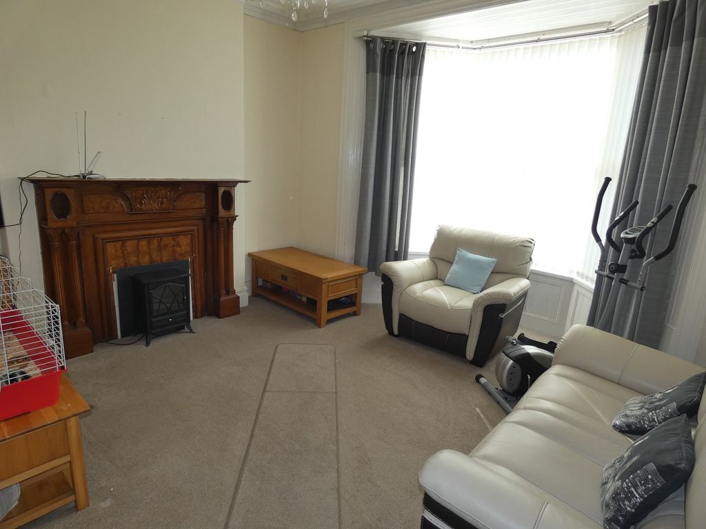 Property photo 2 of 13 Front Lounge