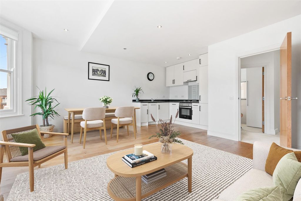 Property photo 1 of 6 Balvernie Grove