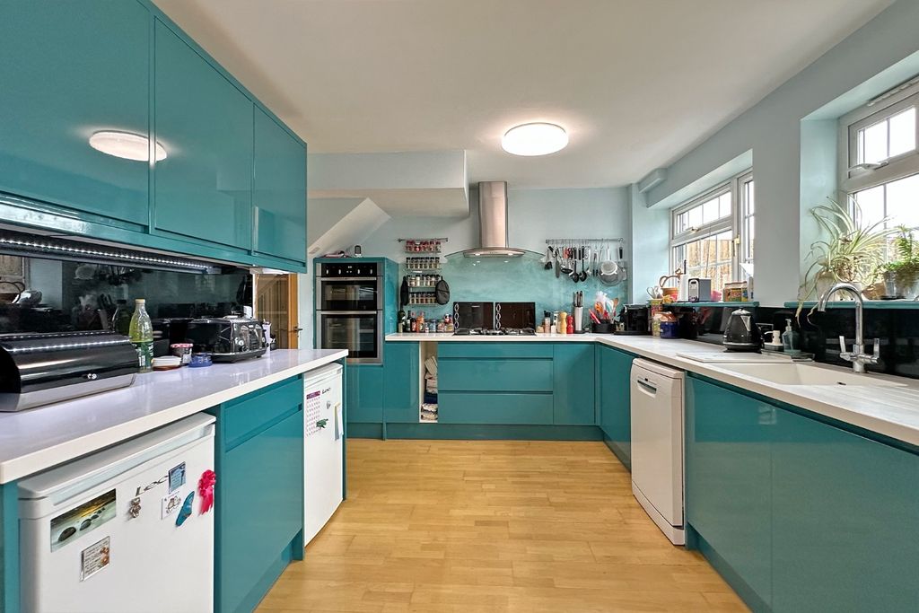 Property photo 3 of 13 2202713
