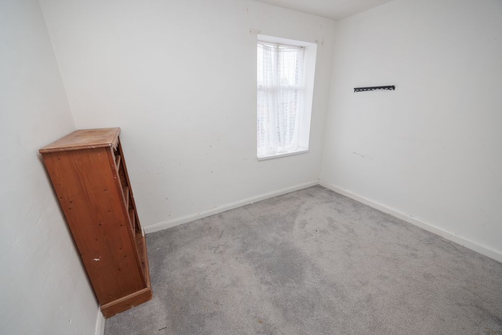 Property photo 2 of 31