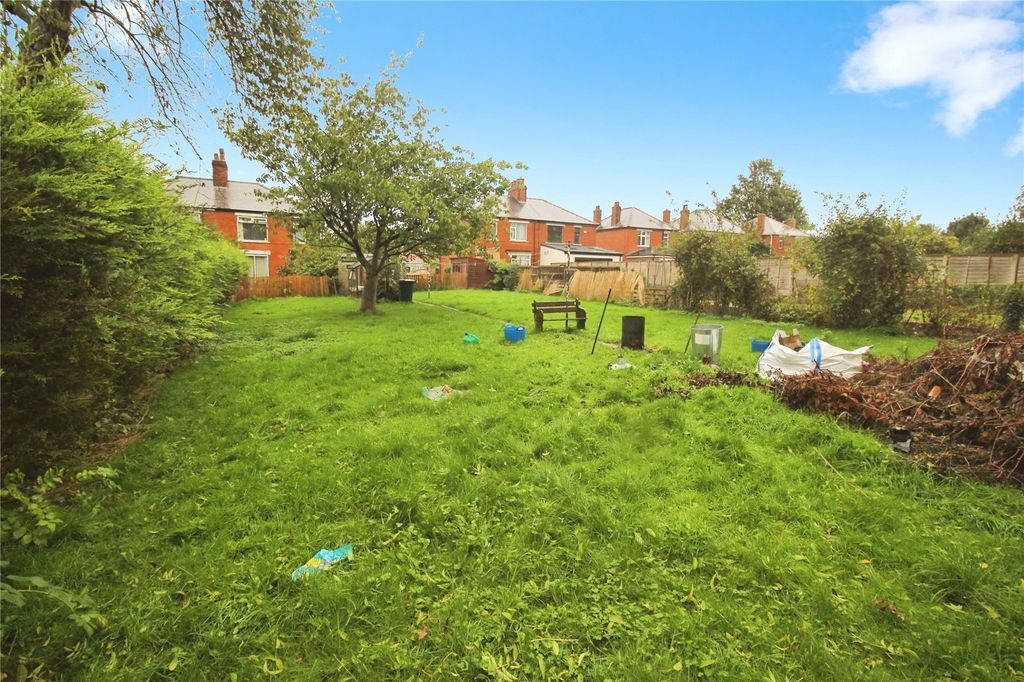 Property photo 2 of 9 Gardens