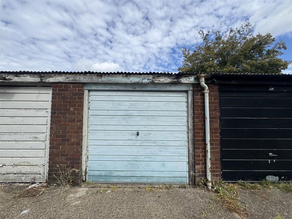 Property photo 1 of 2