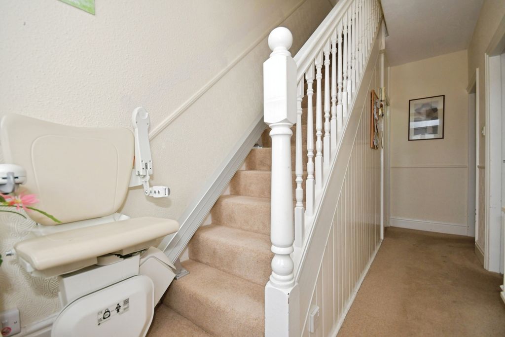 Property photo 3 of 19 Hall