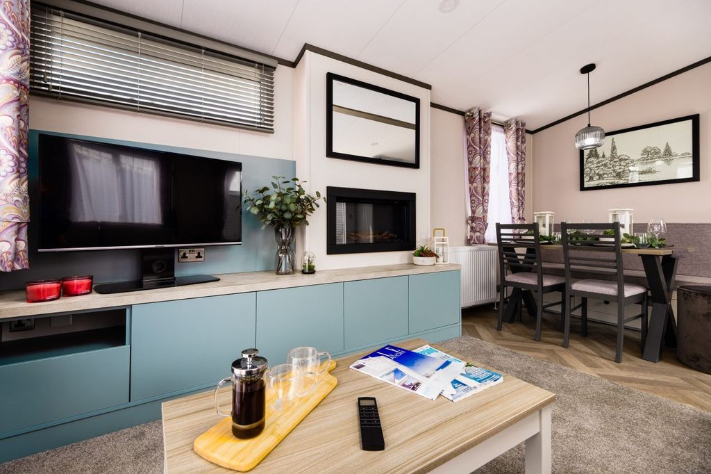 Property photo 1 of 6 Lounge And Dining Areas.Jpg