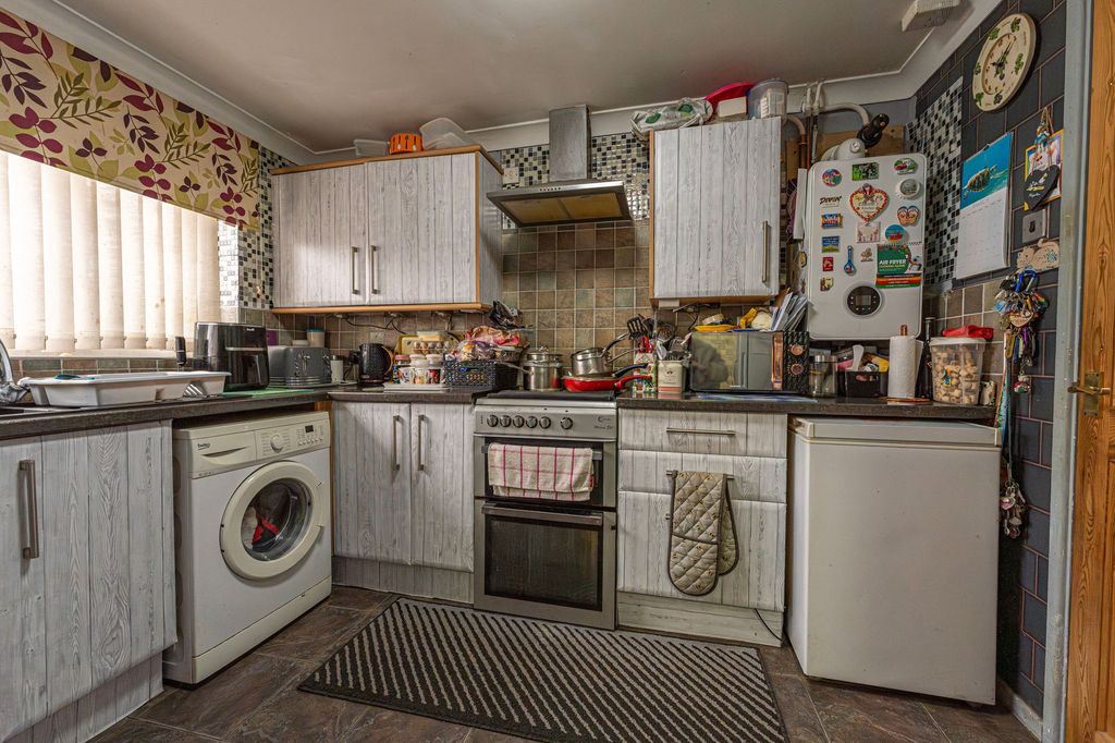 Property photo 2 of 25