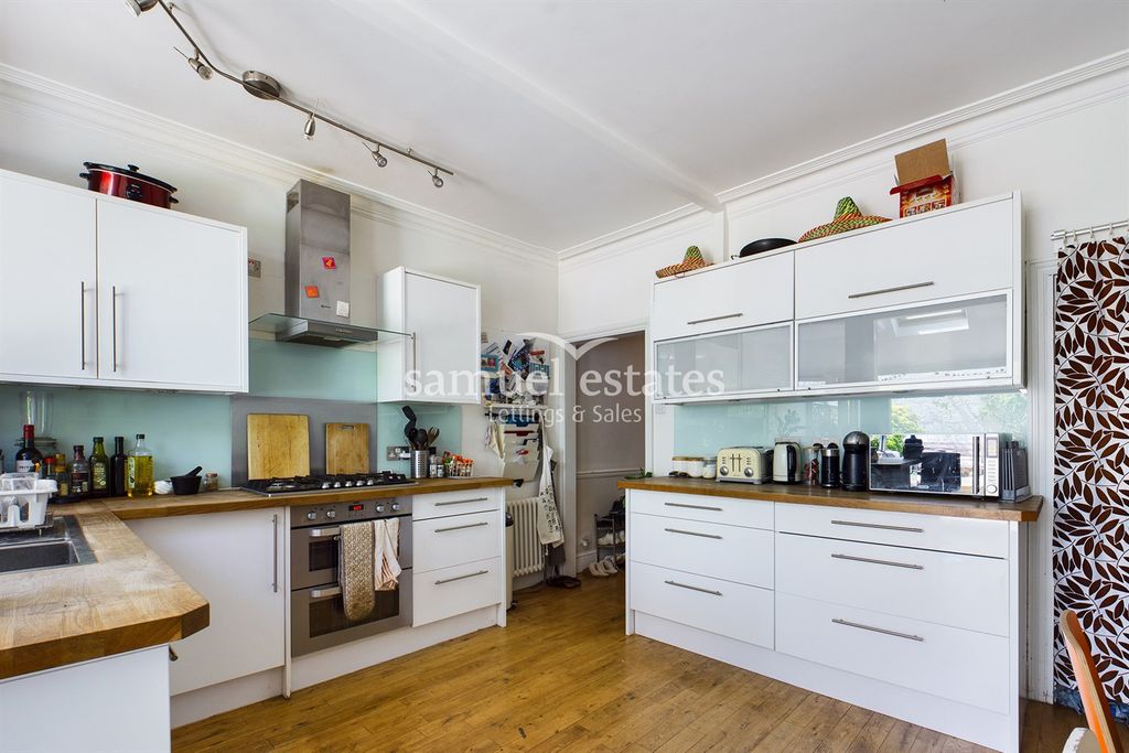 Property photo 3 of 16 Kitchen