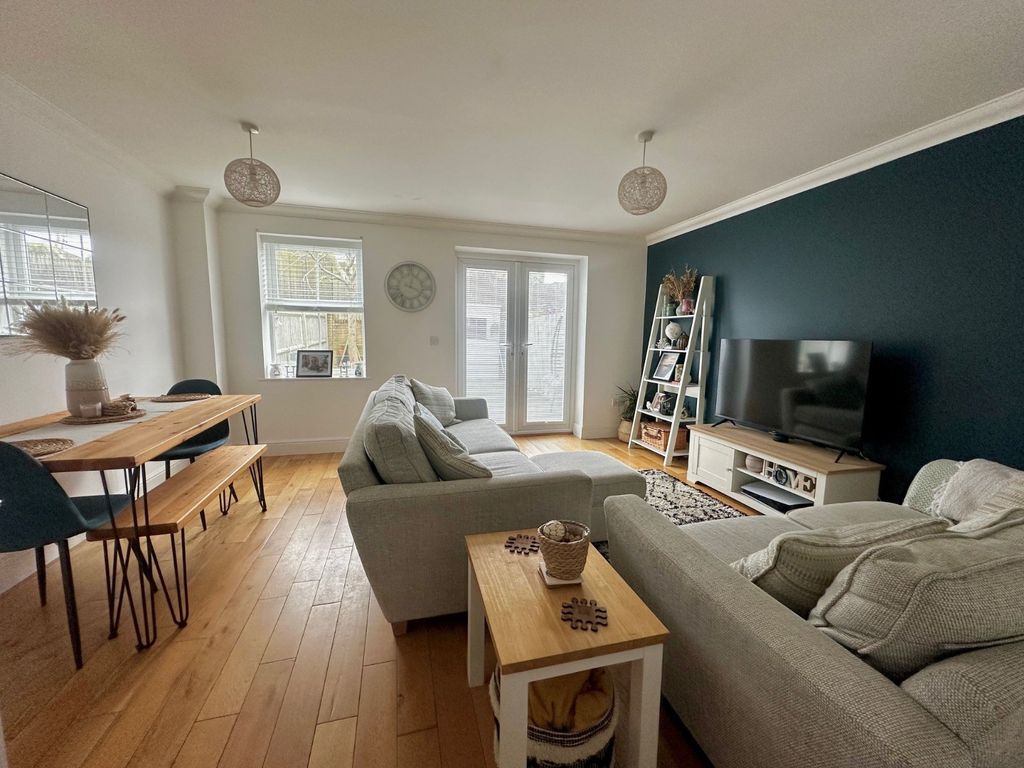 Property photo 2 of 14 Picture No. 16