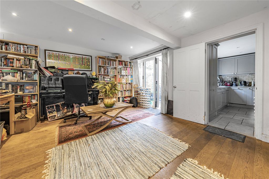 Property photo 2 of 12 Picture No. 18