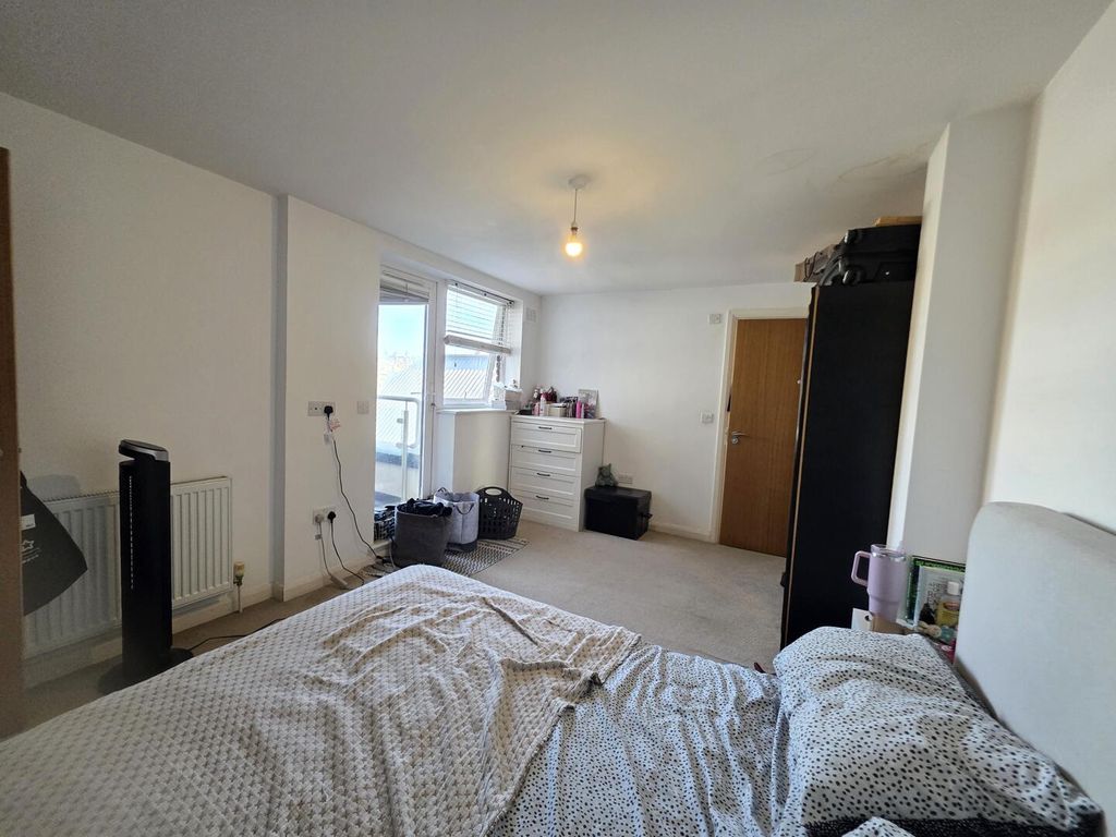 Property photo 3 of 6 Bedroom