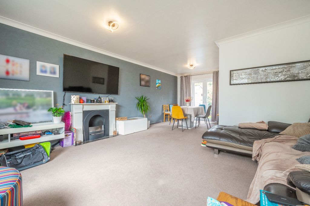 Property photo 2 of 10 1779711