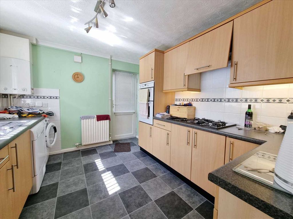 Property photo 3 of 13 Kitchen: