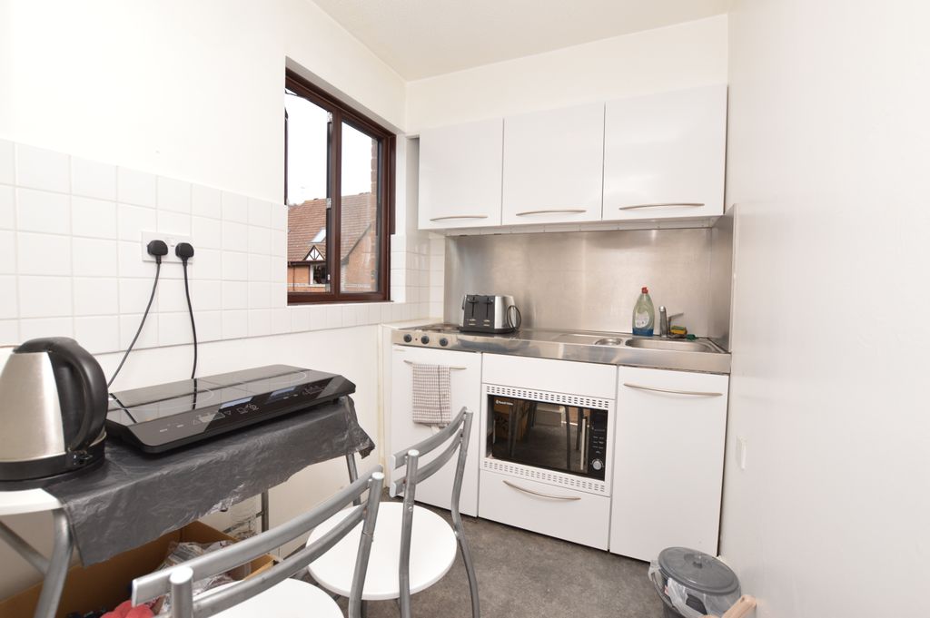 Property photo 3 of 5 Kitchen