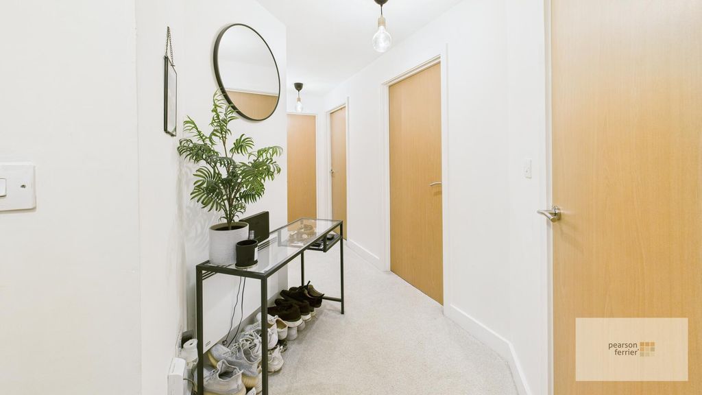 Property photo 2 of 10 Hallway