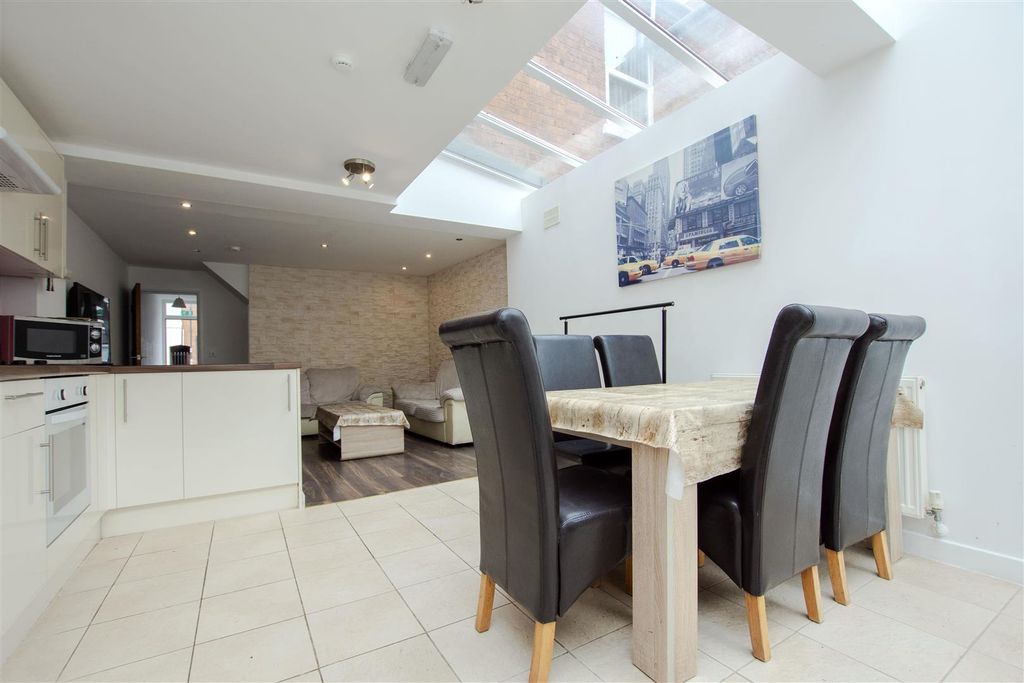 Property photo 2 of 16 Approach