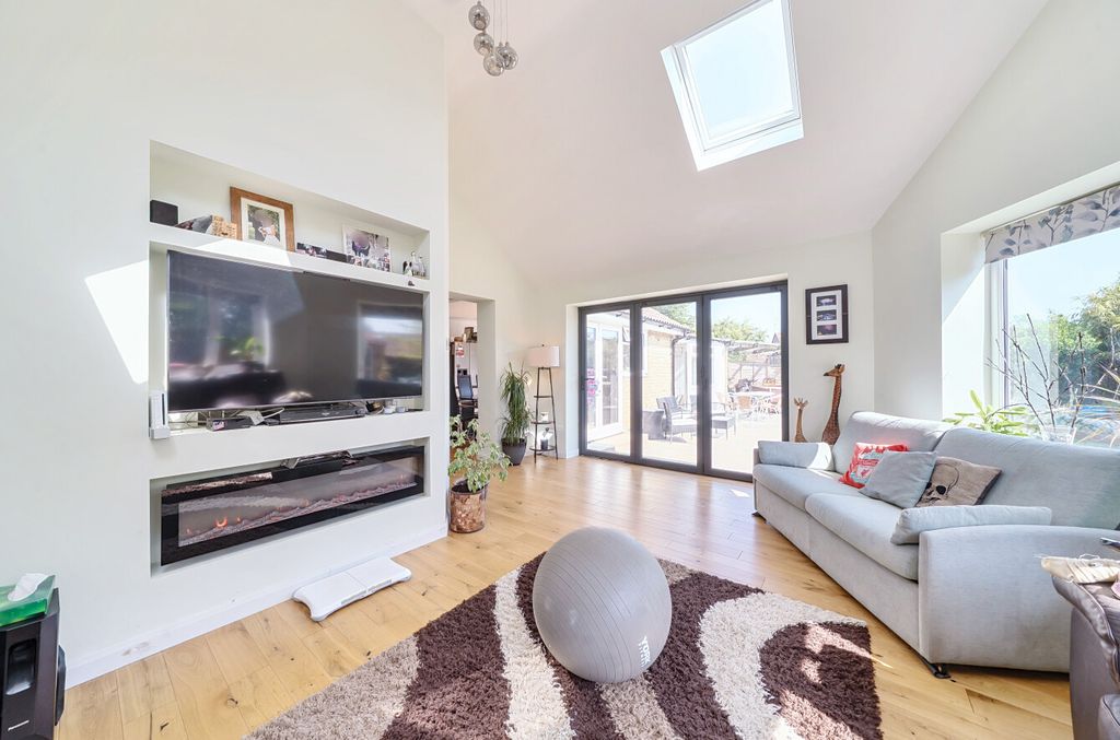 Property photo 2 of 20 1336798-10-689B5c...