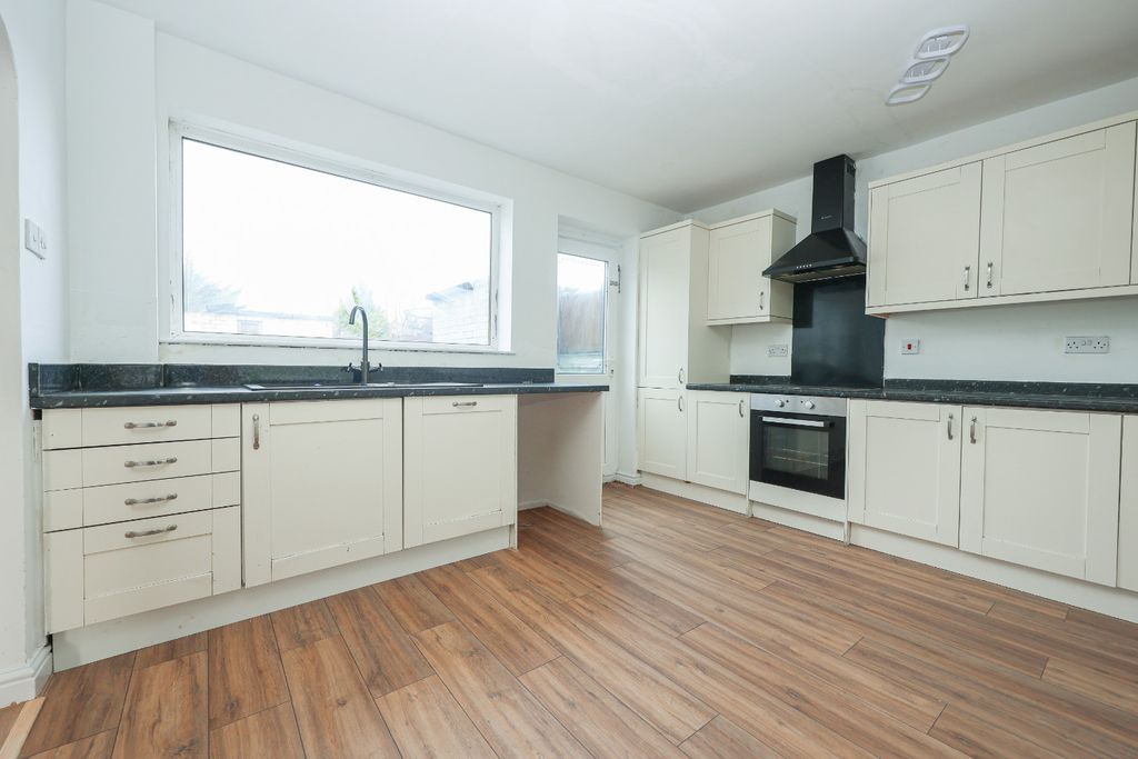 Property photo 3 of 17 4817213