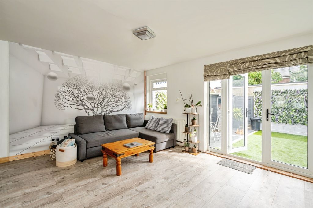 Property photo 2 of 16