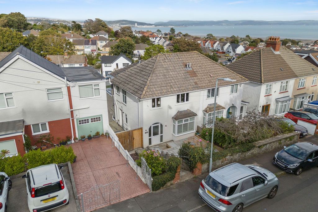 Property photo 2 of 42