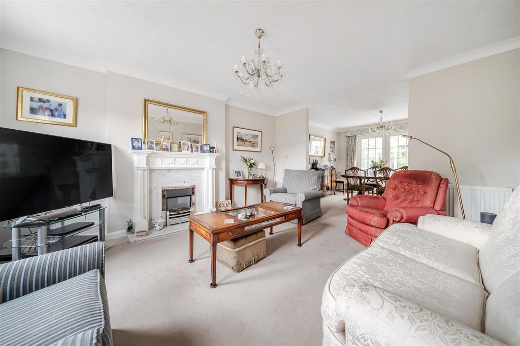 Property photo 2 of 16 1348918-11-68B6F1Ac0cc27.Jpg