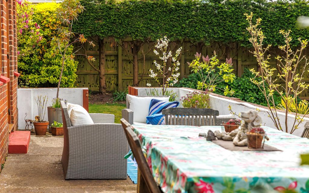 Property photo 2 of 27