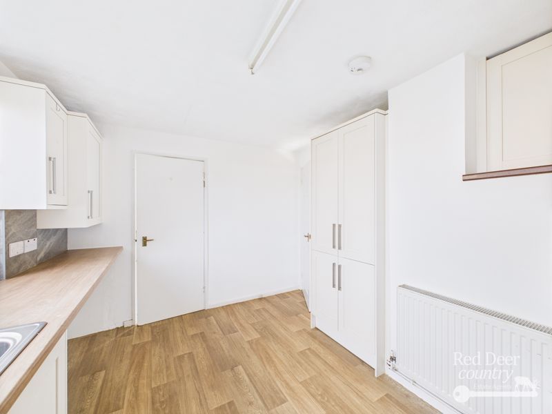 Property photo 3 of 18 Kitchen