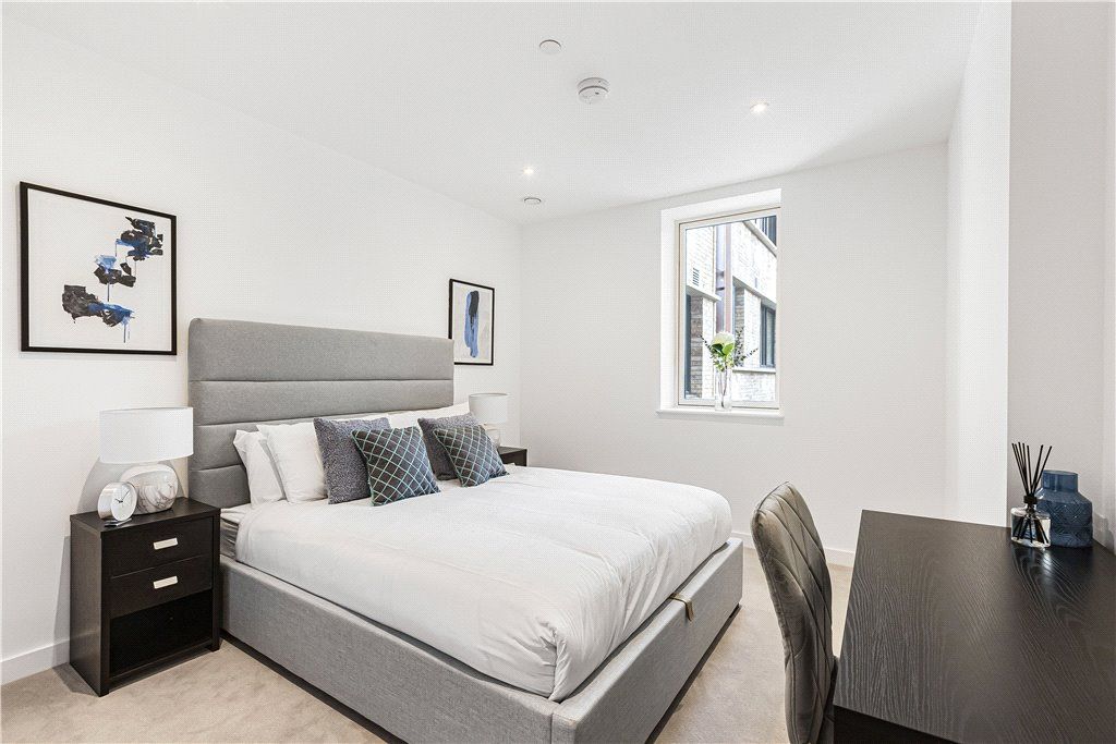 Property photo 2 of 15 Bedroom