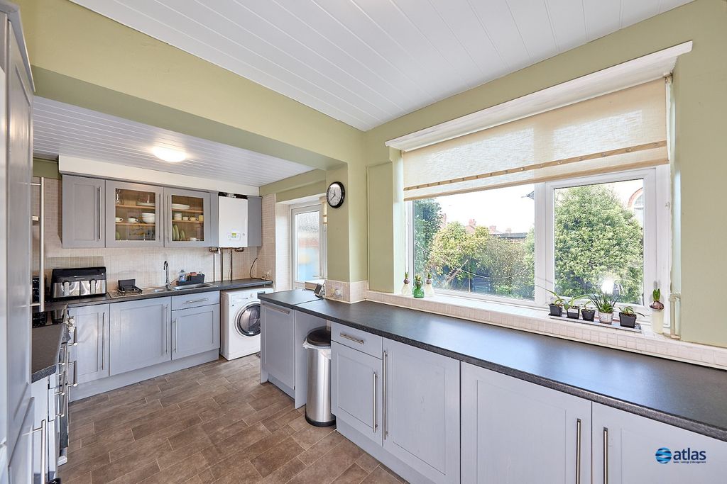 Property photo 3 of 15 Kitchen