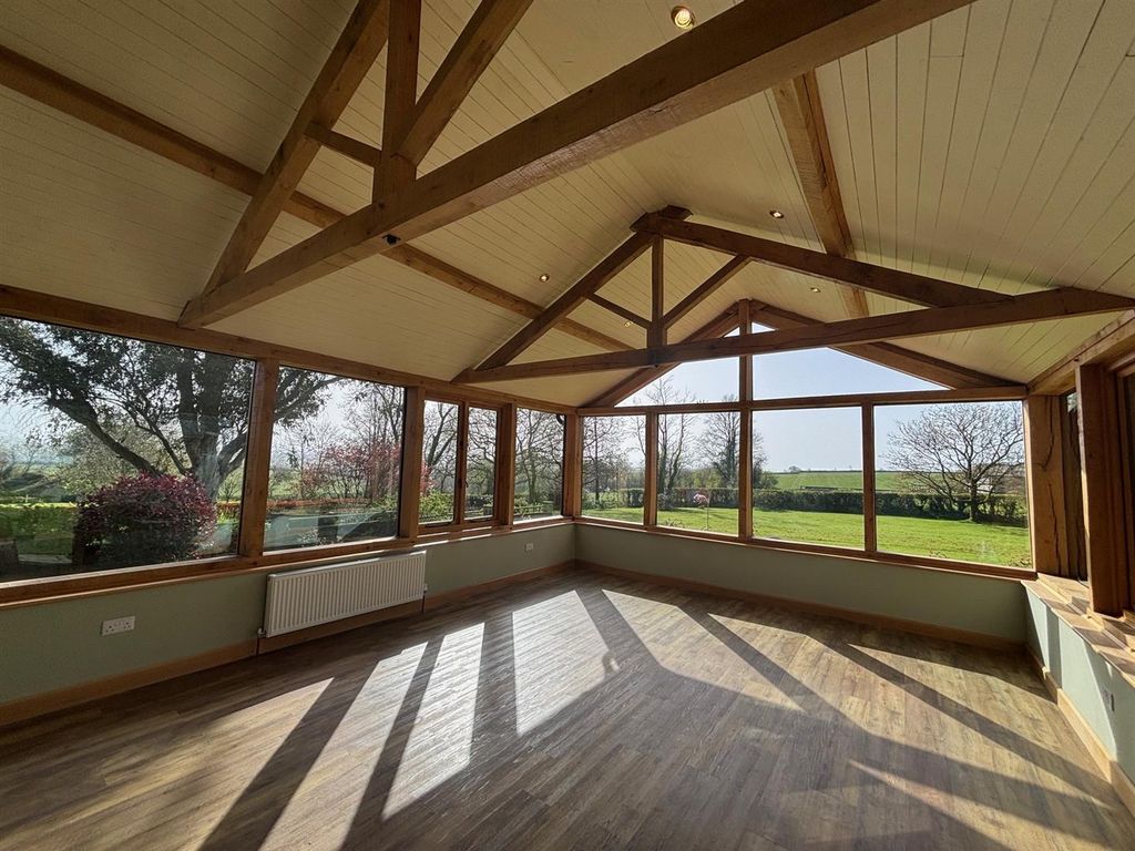 Property photo 3 of 17 Garden Room.Jpg