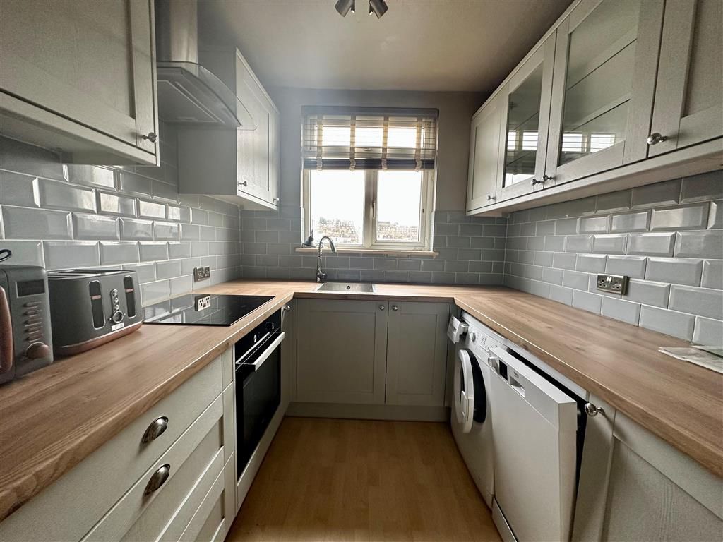 Property photo 2 of 6 Kitchen