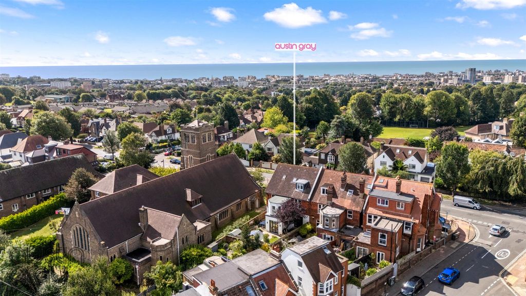 Property photo 3 of 30 Dyke Road, 274-032Logo.Jpg