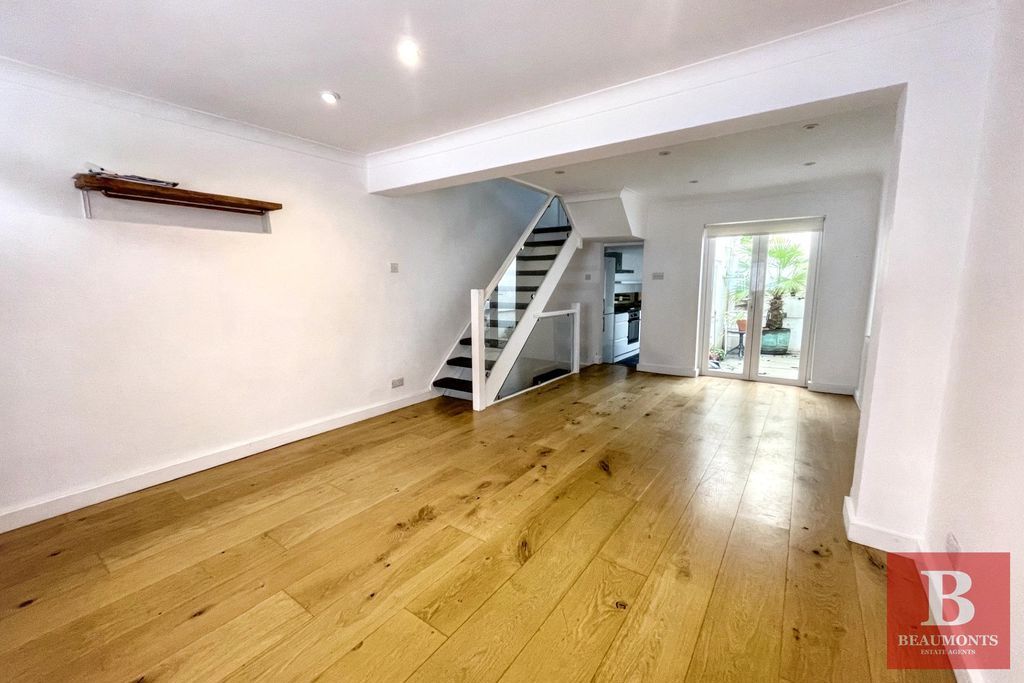 Property photo 3 of 18 Photo 4