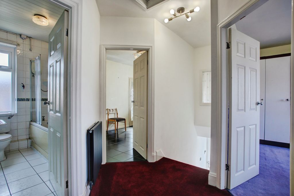 Property photo 2 of 14 Hallway