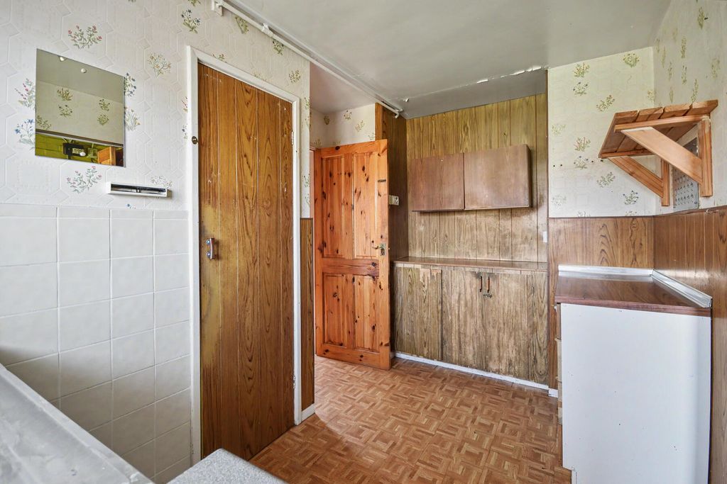 Property photo 3 of 9 Hill Rise - Kitchen