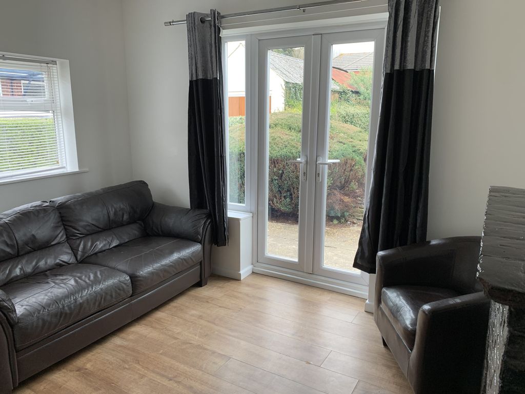 Property photo 1 of 11 Lounge 2