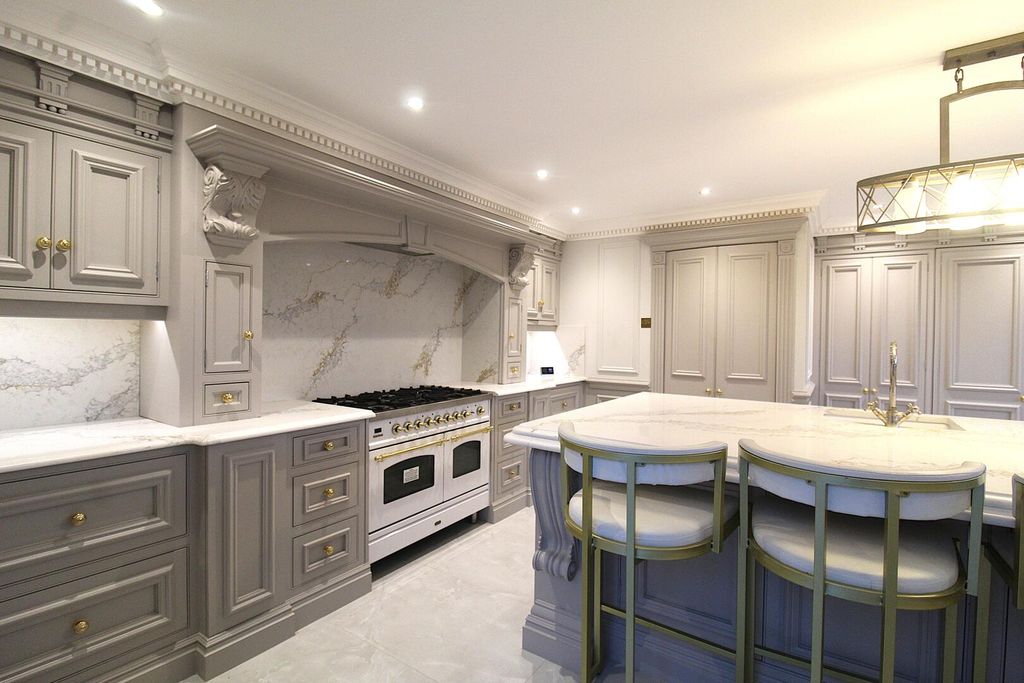 Property photo 3 of 27 Kitchen