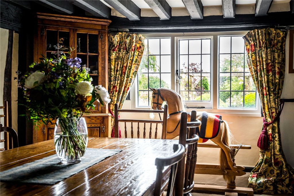 Property photo 2 of 53 House. Partnership