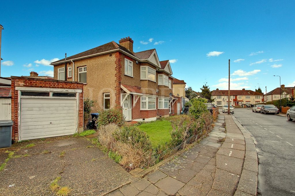 Property photo 2 of 13