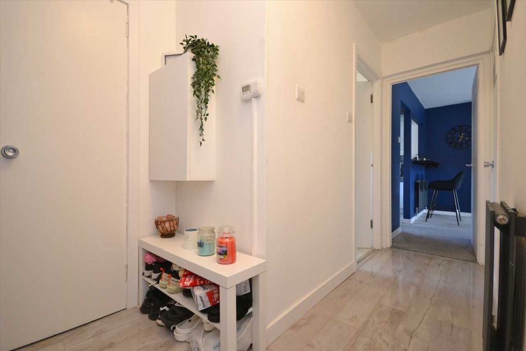 Property photo 2 of 14 Hallway