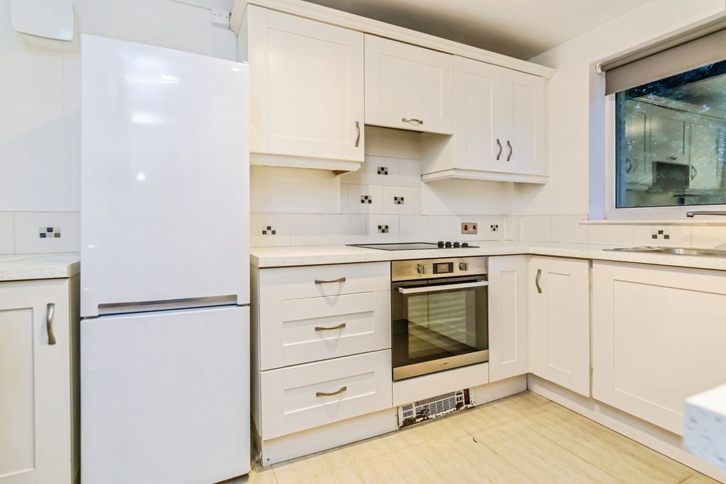 Property photo 2 of 25 Kitchen