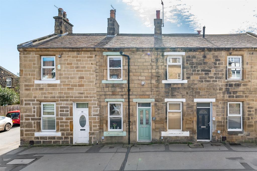 Property photo 1 of 26 Cross Green