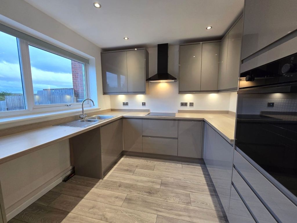 Property photo 2 of 14 Kitchen