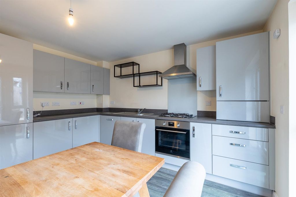 Property photo 3 of 22 11, Auld Mart Road Huntingtower, Perth-15.Jpg