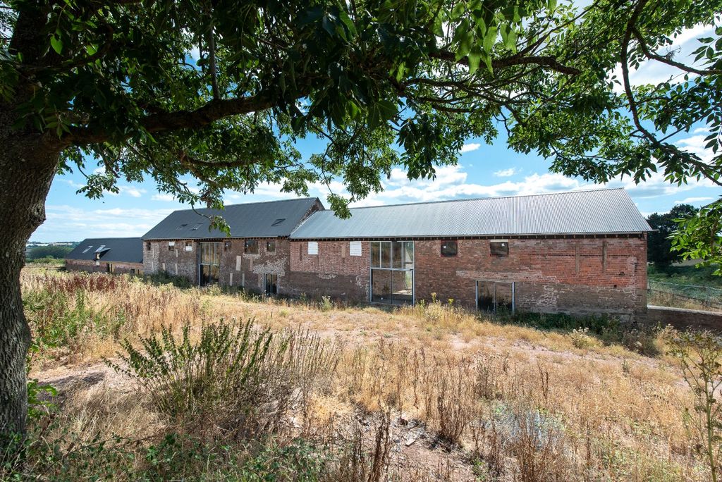 Property photo 2 of 21 Barns