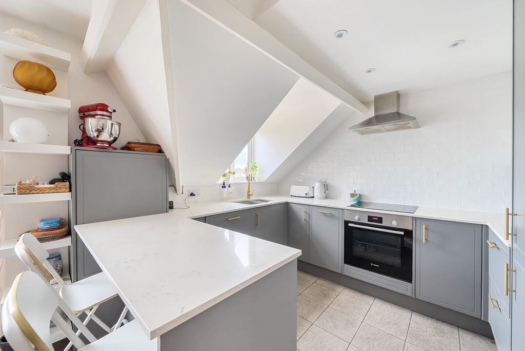 Property photo 3 of 11 Kitchen