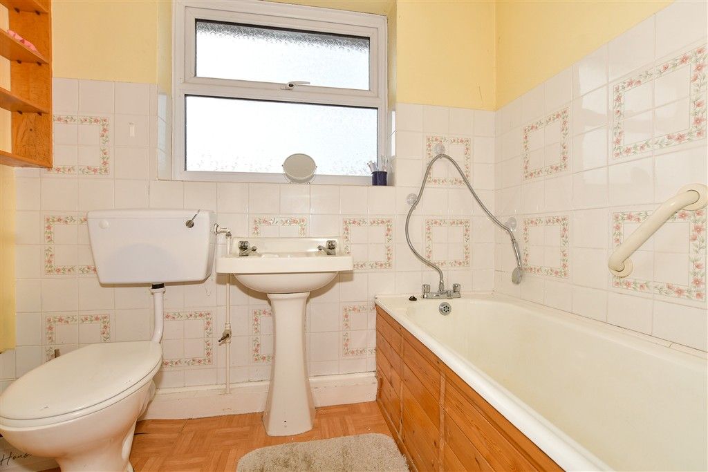 Property photo 3 of 14 Bathroom