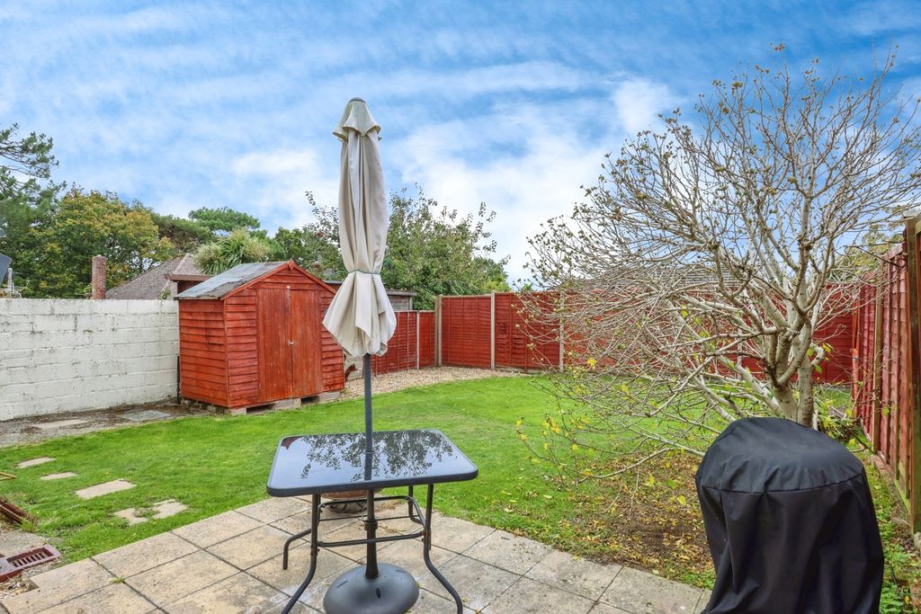 Property photo 2 of 17 Garden