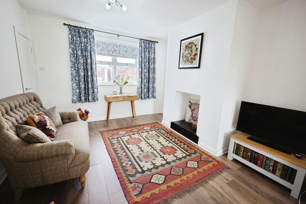 Property photo 3 of 11 Pbox-Img.Jpg