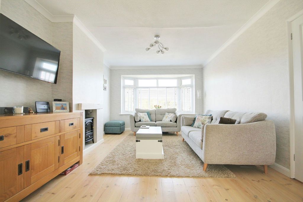 Property photo 3 of 28