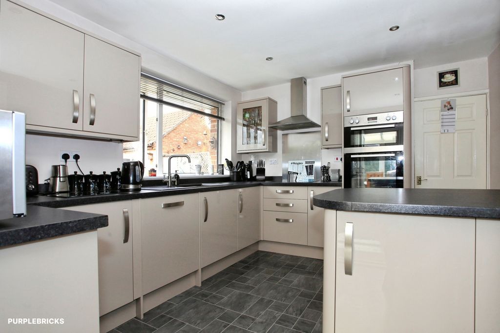 Property photo 2 of 26